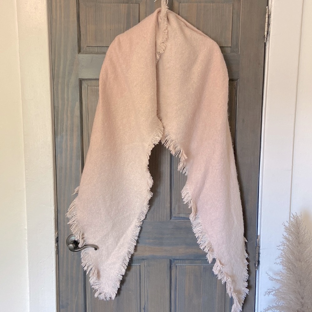 2 for $25 ✨ Pink Love & Lore Triangle Blanket Scarf with Fringed Ends